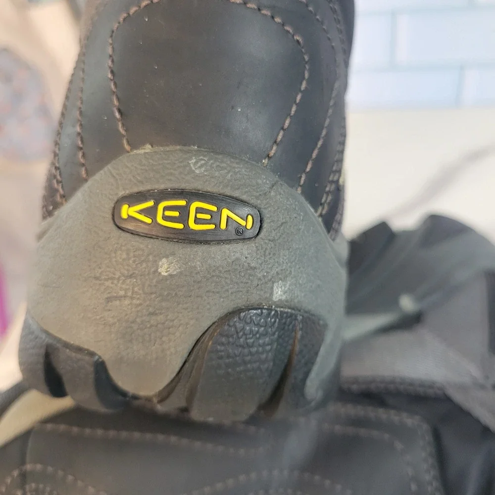 Keen Womens Betty Size 8.5 Waterproof Snow Boots Black Gray Quilted Lined